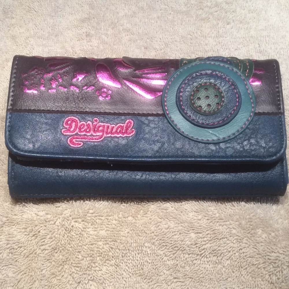 Desigual Designer Wallet. NWT